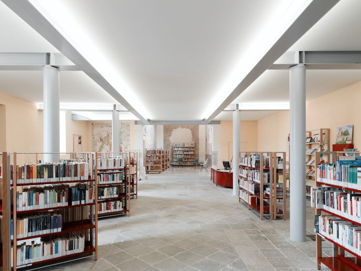 L’intervento di recupero della biblioteca a Cervarese Santa Croce (Pd) ©Studio Tommasi