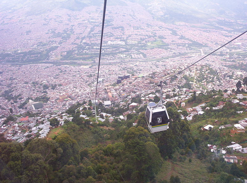 Medellin cable car © Staticshakedown
