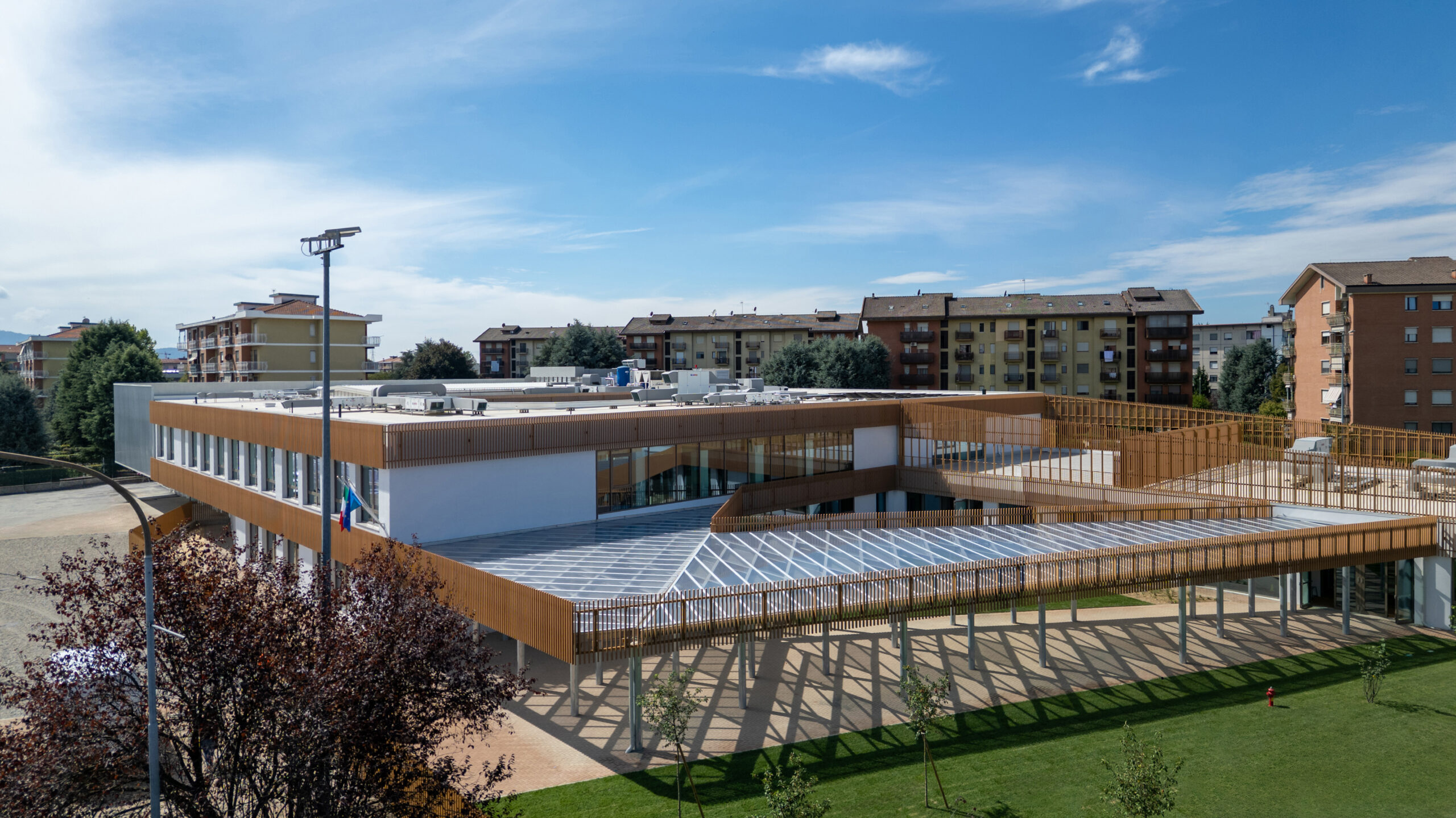 Nuova-Scuola-Primaria-e-Civic-Center-a-Settimo-Torinese_Ph-Nicola-Ughi_esterni_1