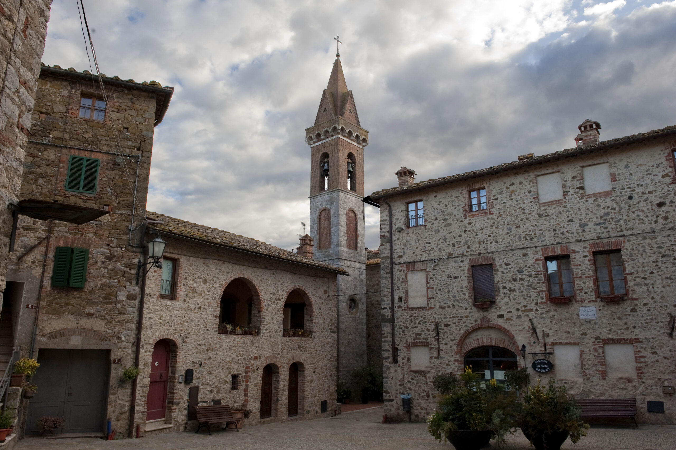 San_Gusmè_piazza_castello